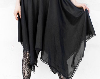 WITCHY HALF SLIP zwarte nylon tricot lingerierok met kanten rand