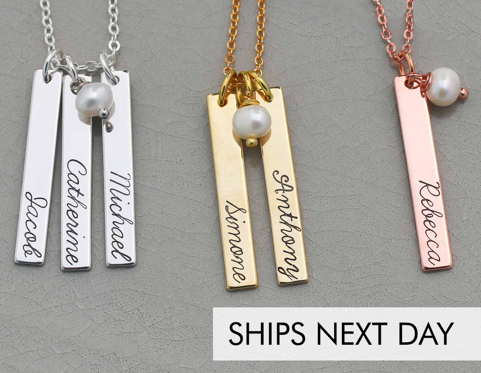 Helga буквы вертикально. Vertical name. Кулон вертикальный. Подвески с именами детей. Цепочка с надписью айлин.