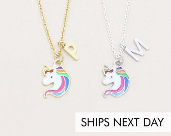 Collar de unicornio personalizado • Dije de neón • Favor de fiesta de cumpleaños para niñas con inicial dorada personalizada • Joyería mágica mítica multicolor