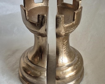 Pair of vintage style decorative bookends sculpted as a rook chess piece in aged gold coloured metal - H15.5cm