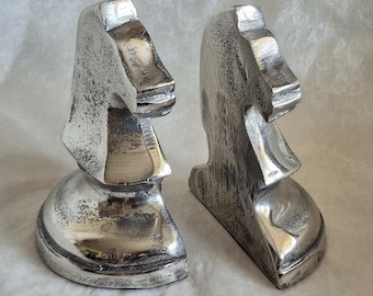 Pair of vintage style decorative bookends sculpted as a knight chess piece - H14.3cm