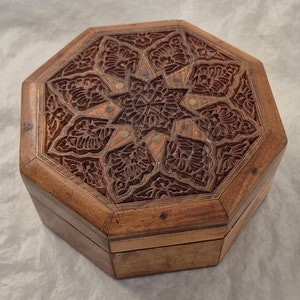 Octagonal wooden trinket box with intricate hand carved symmetrical floral/geometric decorative pattern - 12.5cm wide