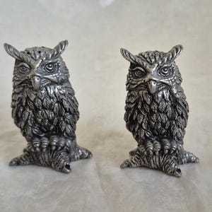 Vintage silver metal owl shaped cruet set with intricately embossed feathers and prominent eyes  - 6.5cm high