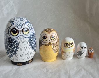 Set of 5 wooden Russian dolls with owl designs - 10.5cm tall
