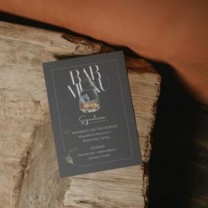 Szablon menu baru edytowalny na tablicy kredowej na imprezy | Oryginalny ręcznie rysowany pokaz dymu i koktajl whisky