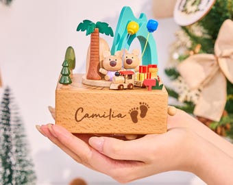 Gravierte Namen Spieluhr ， Personalisierte Holz Spieluhr mit Namen, Andenken Geschenk für Kinder, Babypartygeschenk, Neugeborenen Geschenke, Baby Weihnachtsgeschenk