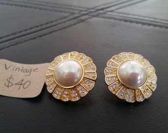 Vintage gold floral pierced earrings