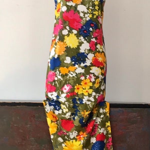 Vintage 1970s Floral Maxi Dress  Size Small, Field of Flowers. Super Femenine!
