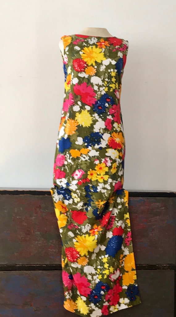 Vintage 1970s Floral Maxi Dress  Size Small, Field of Flowers. Super Femenine!