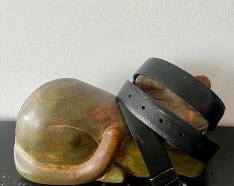 Vintage Yves St Laurent belt, distressed Leather, Reversible Buckle. Size L  Black.