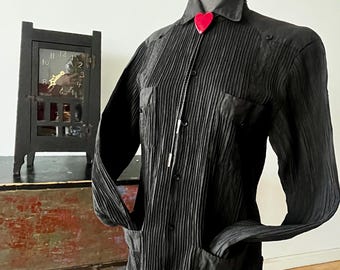 Artisan pleated cotton button down shirt  Size M  RARE