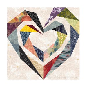 Könnte beinhalten: Ein herzförmiger Quiltblock, der aus verschiedenen Stoffsegmenten mit unterschiedlichen Mustern besteht, darunter geometrische Formen, florale Motive und japanisch inspirierte Drucke in Rot, Gelb, Blau, Grün und Schwarz.