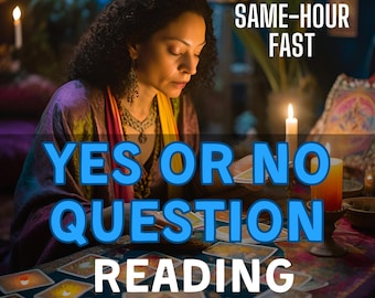 Pode incluir: Uma pessoa com cabelo escuro encaracolado usando um xale roxo e amarelo, sentada a uma mesa com cartas de tarô espalhadas. O texto diz SAME-HOUR FAST YES OR NO QUESTION READING. Velas acesas estão sobre a mesa em um ambiente escuro.