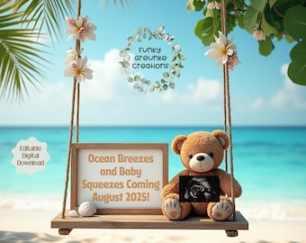 Op de afbeelding: Een houten schommel met een teddybeer die een ingelijst echografiebeeld vasthoudt. Het frame heeft de tekst "Ocean Breezes and Baby Squeezes Coming August 2025!" De schommel hangt aan een palmboom met witte bloemen. De achtergrond is een strand met blauw water.