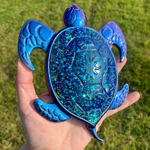 Blue Color Shifting Resin Sea Turtle Figurine/Turtle Lover Gift/Ocean Decor/Resin Turtle Statue/Desk Decor/Sea Animal