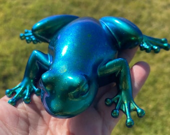 Color Shifting Resin Frog Figurine/Forestcore Toad Statue/Frog Lover Gift/Unique Desk Decor/Plant Pet/Maximalist Decor/Unique Gift/Boy Room