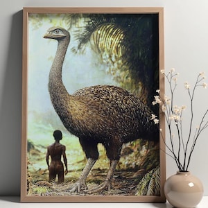 Pájaro moa extinto en una escena de bosque exuberante: impresión artística realista de vida salvaje de un majestuoso moa gigante no volador (Dinornis) / Póster de pájaro extinto