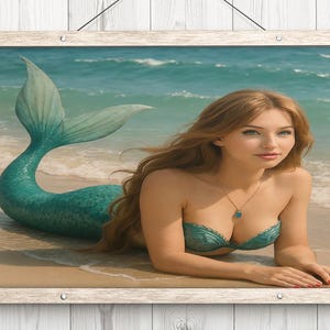 Póster "Encantadora sirena en la orilla con cola turquesa": Impresión de arte mural de fantasía oceánica con una doncella pelirroja en una escena de playa costera de ensueño