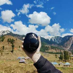Sun Dried Himalayan Shilajit Resin: Gold Grade, Lab Tested