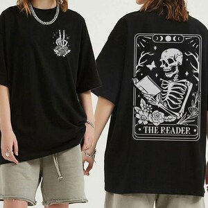 Die Leser Tarot Karte T-Shirt Stil Druck, Buch-Liebhaber-Skelett Lesen Sweatshirt, Halloween-Buch Geschenkidee, Skelett-Liebhaber Hoodie Bookish