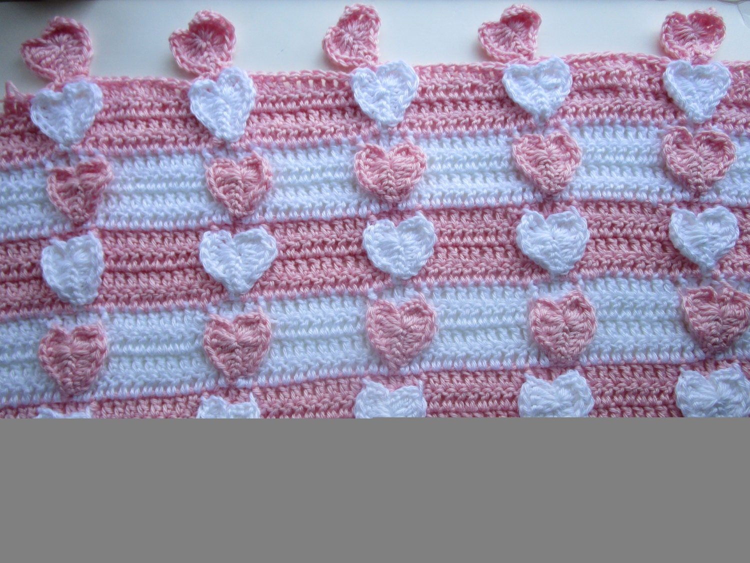 ハートのかぎ針編みベビーブランケットのパターン、厚手のアフガン