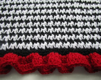 Houndstooth Crochet Blanket Pattern: Chunky Throw with Ruffle (PDF Pattern)