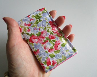 Floral Bifold Wallet: Roses Print Credit Card Holder