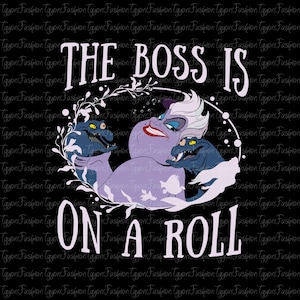 Pu&ograve; includere: Grafica con Ursula de La Sirenetta con la scritta "THE BOSS IS ON A ROLL" in bianco. Ursula &egrave; viola con capelli bianchi e rossetto rosso, circondata da due anguille blu. Lo sfondo &egrave; nero.