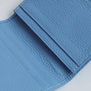 Aangepaste leren kaarthouder l mosterdgeel, babyblauw, babyroze l handgemaakte minimalistische portemonnee l gepersonaliseerd cadeau-idee