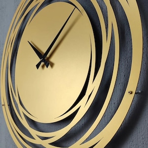 Circle Metal Wall Clock – Modern Round Clock in – Minimalist Home Decor, Durable Steel Clock, Perfect for Living Room, Office, or Gift