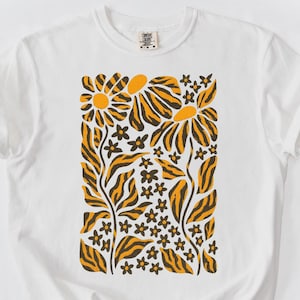 Tiger Print Flower Shirt, Bold Floral Graphic Tee, Comfort Colors Botanical T-Shirt, Boho Daisy Flwer Tee, Retro Floral Tee, Plant Shirt