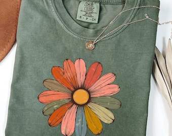 Retro Daisy Shirt, Boho Flower T-Shirt, Vintage Rainbow Floral Tee, Colorful Hippie Graphic Shirt, 70s Style Daisy Print, Nature Lover Top