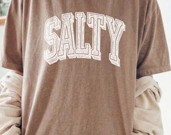 Koszula plażowa Comfort Colors®, koszula plażowa Salty, koszula Summer Vibes, estetyczny T-shirt plażowy, koszulka podróżna dla dziewcząt