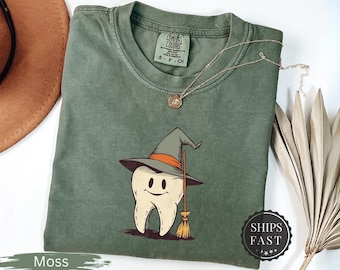 Comfort Colors Mund-Halloween-Hemd, lustiges Mund-Hygieniker-T-Shirt, gruseliges Zahnarzt-Hemd, Zahn mit Hut und Besen-Oberteil, Zahn-Halloween-Geschenk