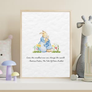 Decoración de pared para habitación de bebé de Peter Rabbit / Lámina con cita de Beatrix Potter / Descarga instantánea A4 / Decoración para habitación de bebé / Póster "Hasta el más pequeño"