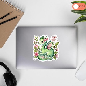 Zauberhafter Frühlingsdrache Vinyl Aufkleber | Grüner Drache mit Schmetterlingen & Blüten | Niedliche Fantasy, She Dragon, blasenfrei