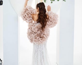 Custom 3D Flower Cape: Unique Wedding Shawl & Maternity Photoshoot Prop