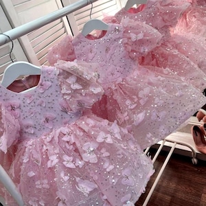 Handgemaakte roze tutu-jurk: outfit voor babymeisje 1e verjaardag met vlinders