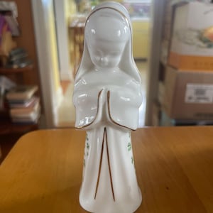 Royal Tara Shamrocks praying Figurine – White Bone China – Galway, Ireland