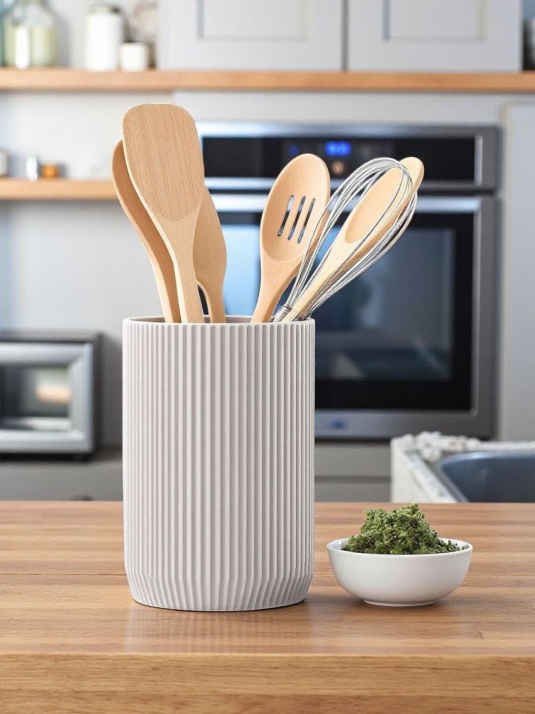 Utensil container