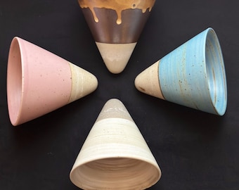 Japanische Art Keramik Kaffee Tee Tasse Handgefertigte Retro Tasse, Ideal für Zuhause Besondere Geschenke Retro Keramik dreieckigen Kegelbecher