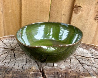 Rich Green Glazed Thumb Rest Bowl - Salad Bowl