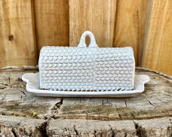 Handmade White Knit Pattern Ceramic Butter Dish – Unique Pottery for Stylish Kitchens