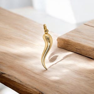 14k Solid Yellow Gold Italian Horn Pendant, Italian Horn Charm, Gold Horn Pendant, Everyday Gold Pendant, Charm