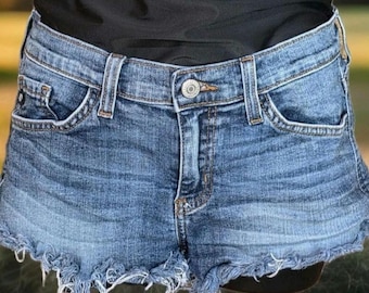 KanCan Womens Denim Shorts Size 27 Frayed Medium Wash Low-Rise Booty Cut Off