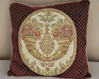 Cojín decorativo cuadrado Sherry Kline Corona, aproximadamente 43 x 43 cm, fabricado en EE. UU.