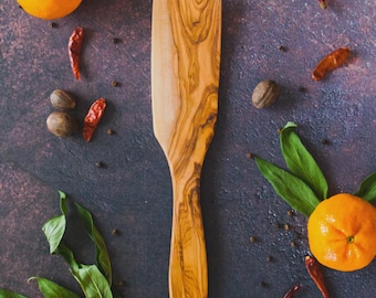 Espátula para panqueques con espátula de madera de olivo