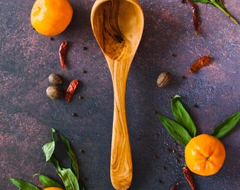Cucharón de sopa de madera de olivo