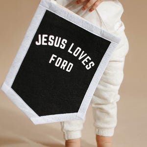 Personalized Jesus Loves Name Banner – Custom Christian Wall Hanging – Faith Nursery Decor – Bible Verse Canvas Sign – Kids Room Banner