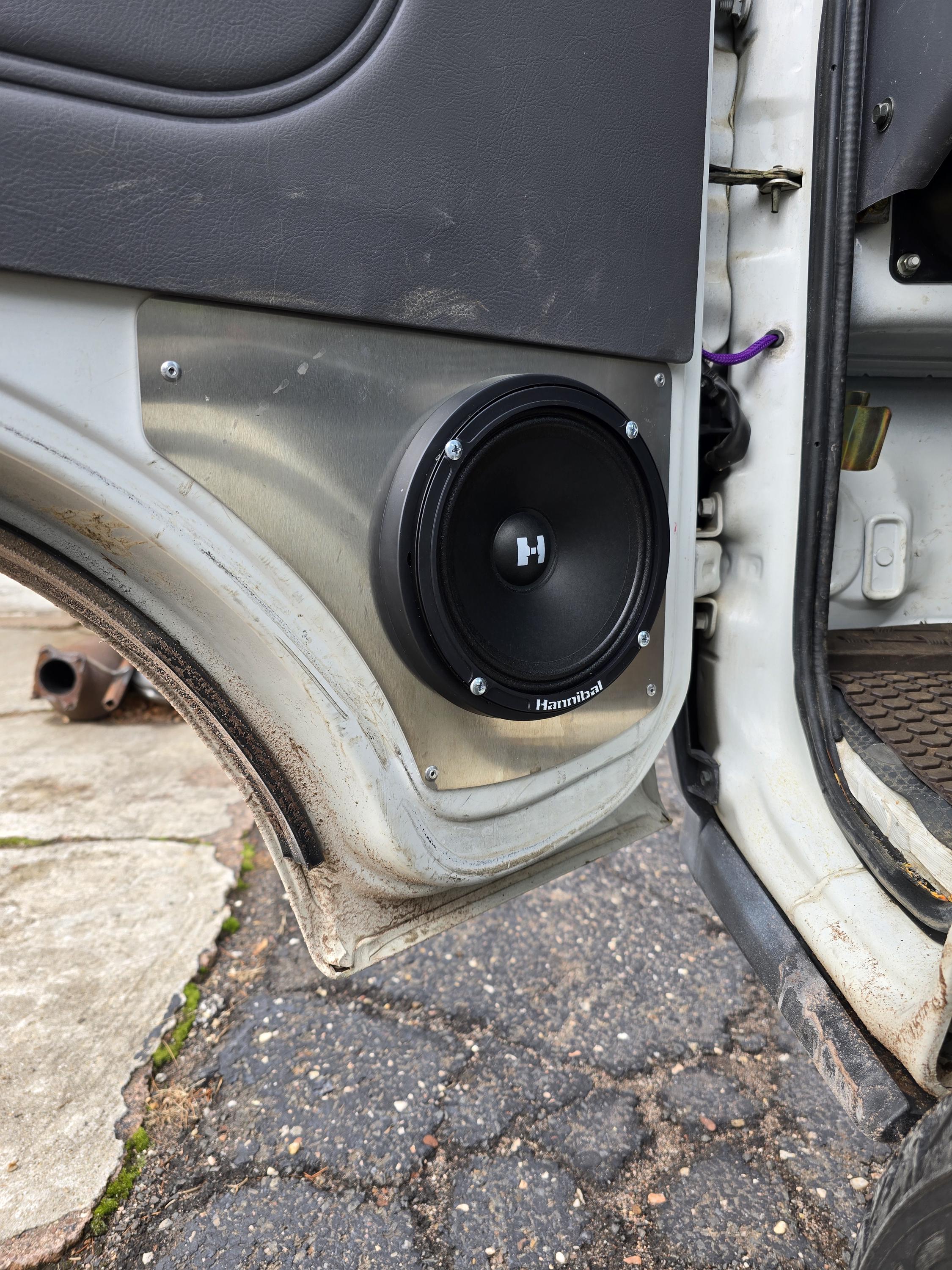 Mitsubishi Minicab speaker pods